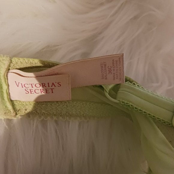 Victoria Secret Lace Push Up Bra 36C - Picture 4 of 4